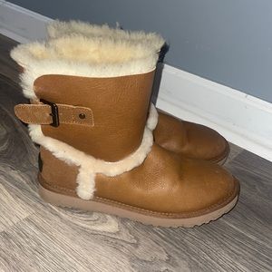 UGGS